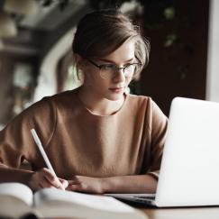 STAWIAMY NA FEEDBACK I ROZWÓJ